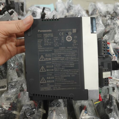 松下A6伺服驱动器MADLN05SE，二手拆机件，成色如图所--议价商品