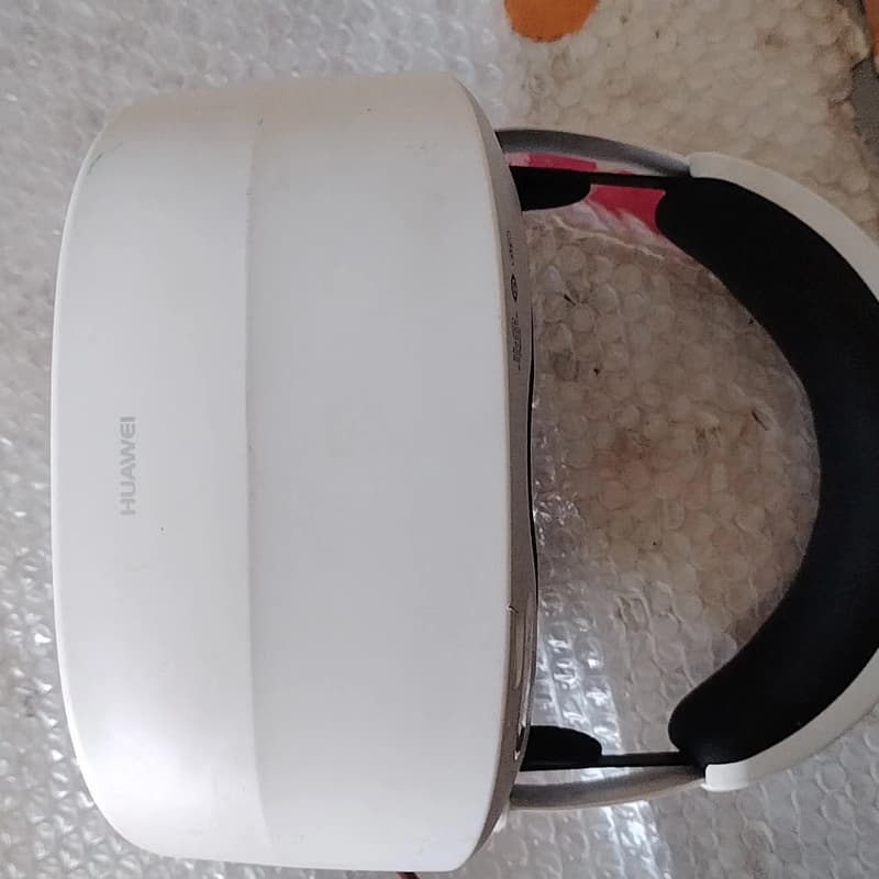 VR2眼镜,型号AV02,白色机身,3K高清画质,支持手--议价商品