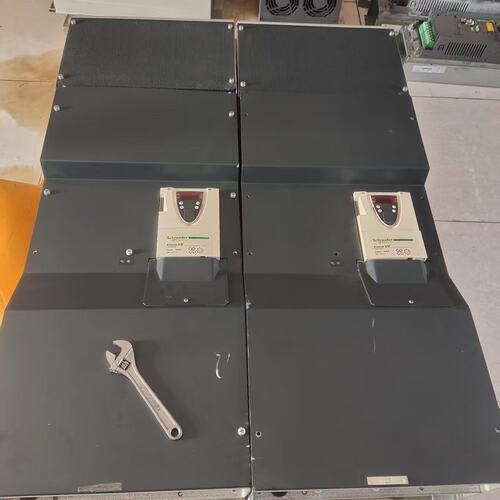 施耐德变频器ATV61FHC22N4Z，实物图片，现货一台，--议价商品