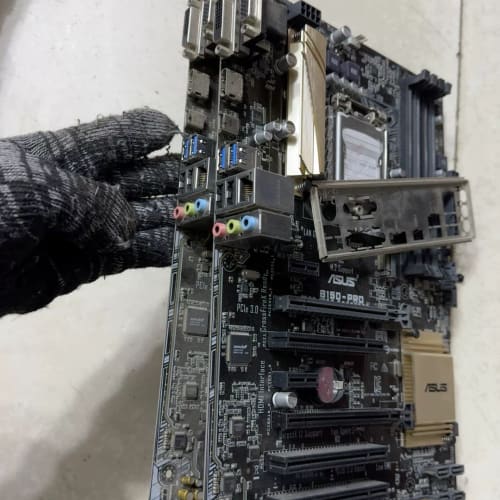 出2片 华硕b150-pro 原装拆机 成色如图 包好 包邮--议价商品