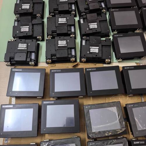 三菱触摸屏 GT1055-QSBD-C--议价商品