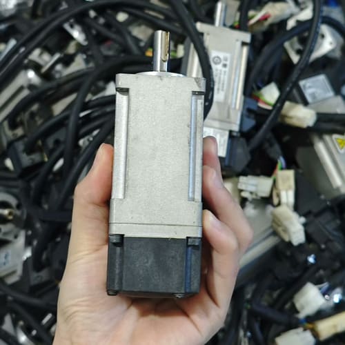 松下伺服电机MSMD012G1U,100W功率,功能正常,成--议价商品