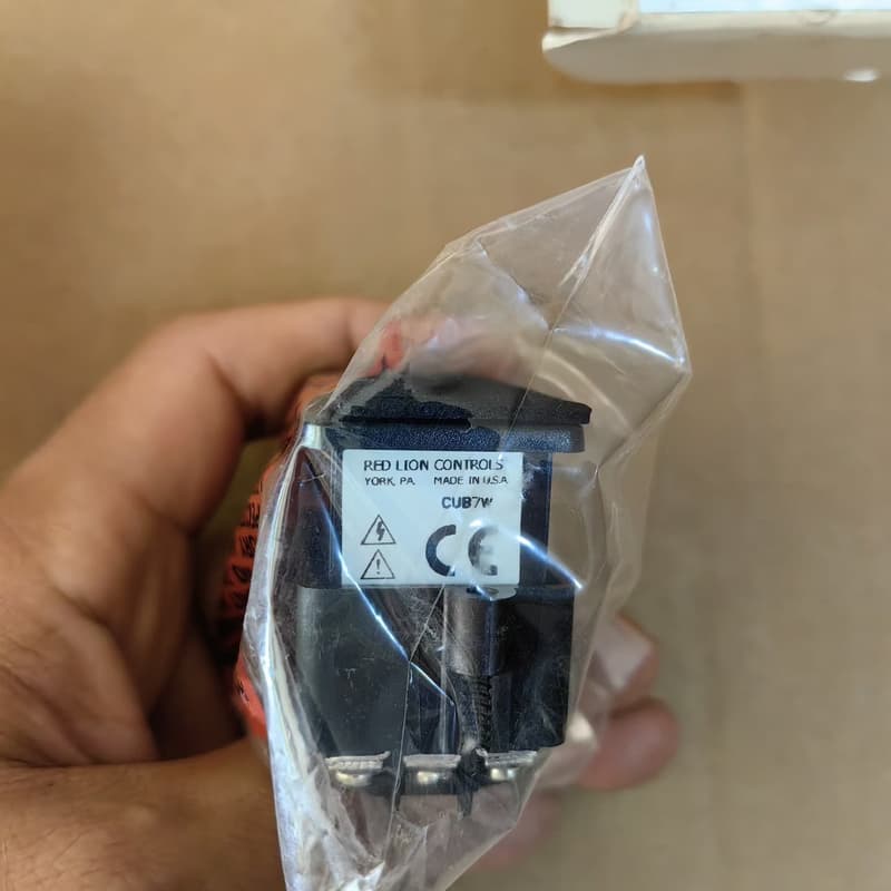 美国红狮仪表 CUB7W000 三只库存 欢迎选购--议价商品