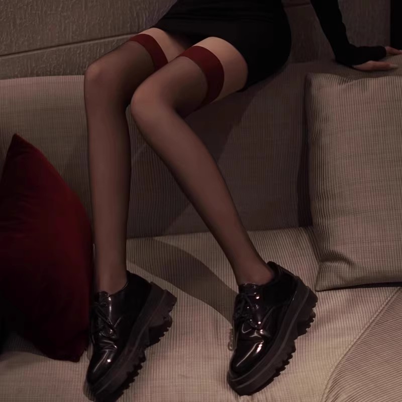 高筒过膝性感红边吊带黑丝