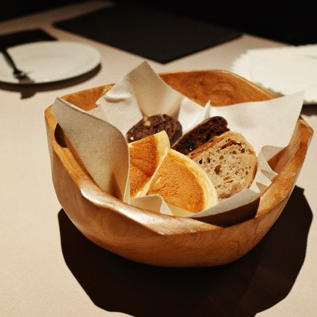 法式不规则木碗天然实木面包篮手工异形餐前面包盘西餐点心木托