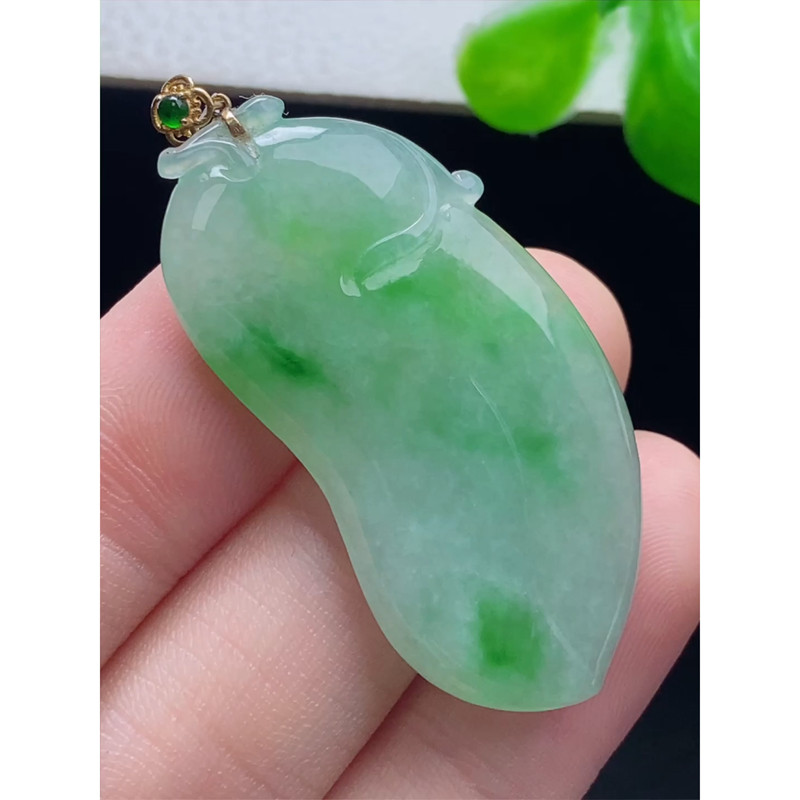 缅甸天然A货玉石翡翠 老坑冰种 手工精雕18k金扣镶嵌飘绿福瓜吊坠