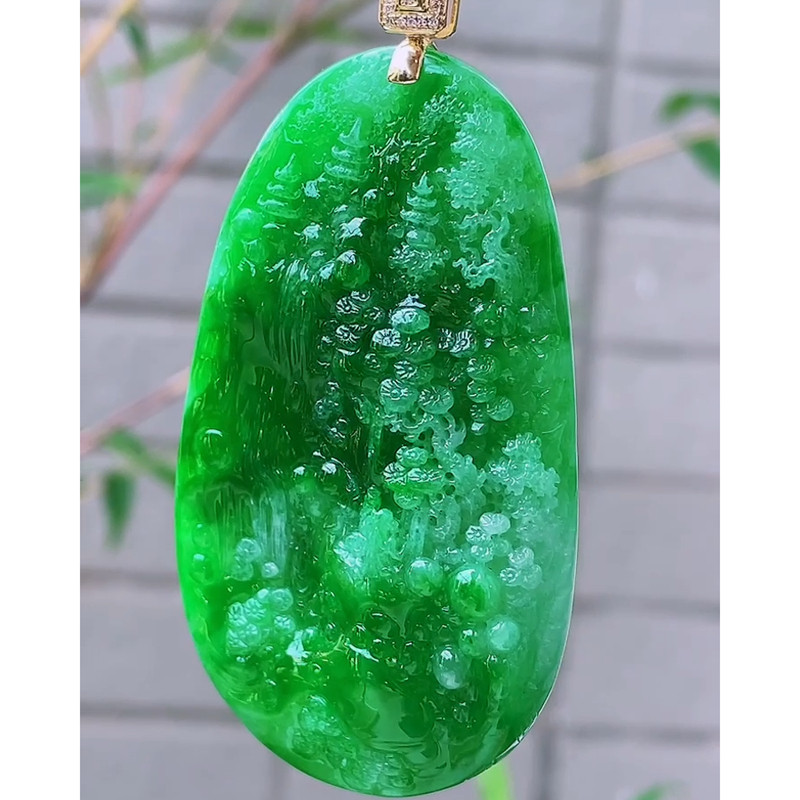 缅甸天然A货玉石翡翠 老坑冰种18k金扣阳绿山水牌吊坠