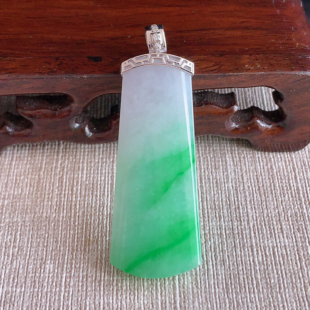 缅甸天然A货玉石翡翠老坑冰种手工精雕18K金镶嵌飘阳绿无事牌吊坠