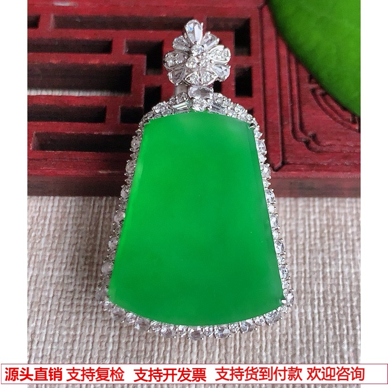缅甸天然A货玉石翡翠 老坑冰种18K金伴钻镶嵌阳绿无事牌吊坠