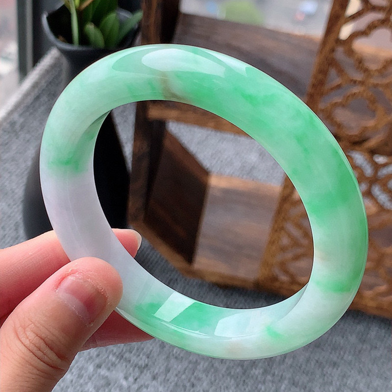 缅甸天然A货翡翠 老坑冰种飘绿厚装正装正圈手镯60-61大圈口 完美