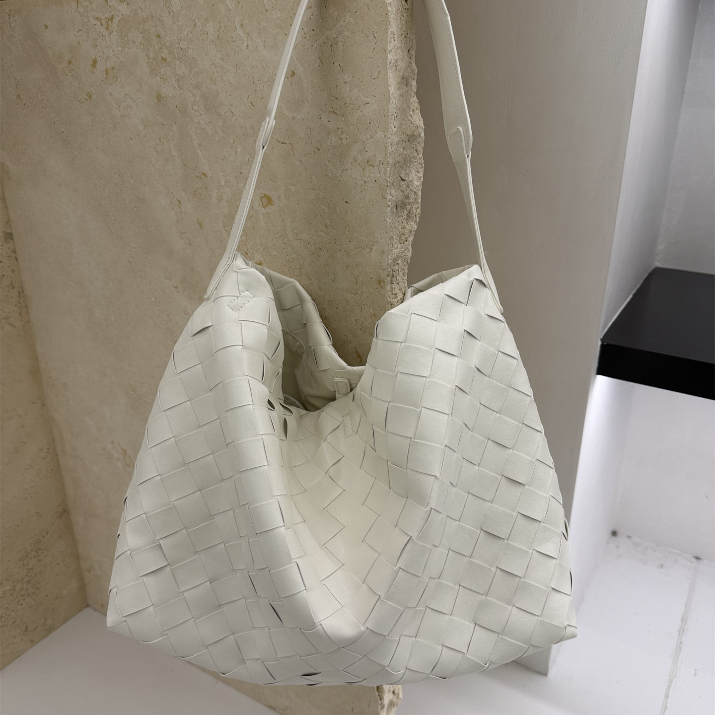 2026新款小众设计编织腋下包女白色大容量托特包单肩斜挎腋下包