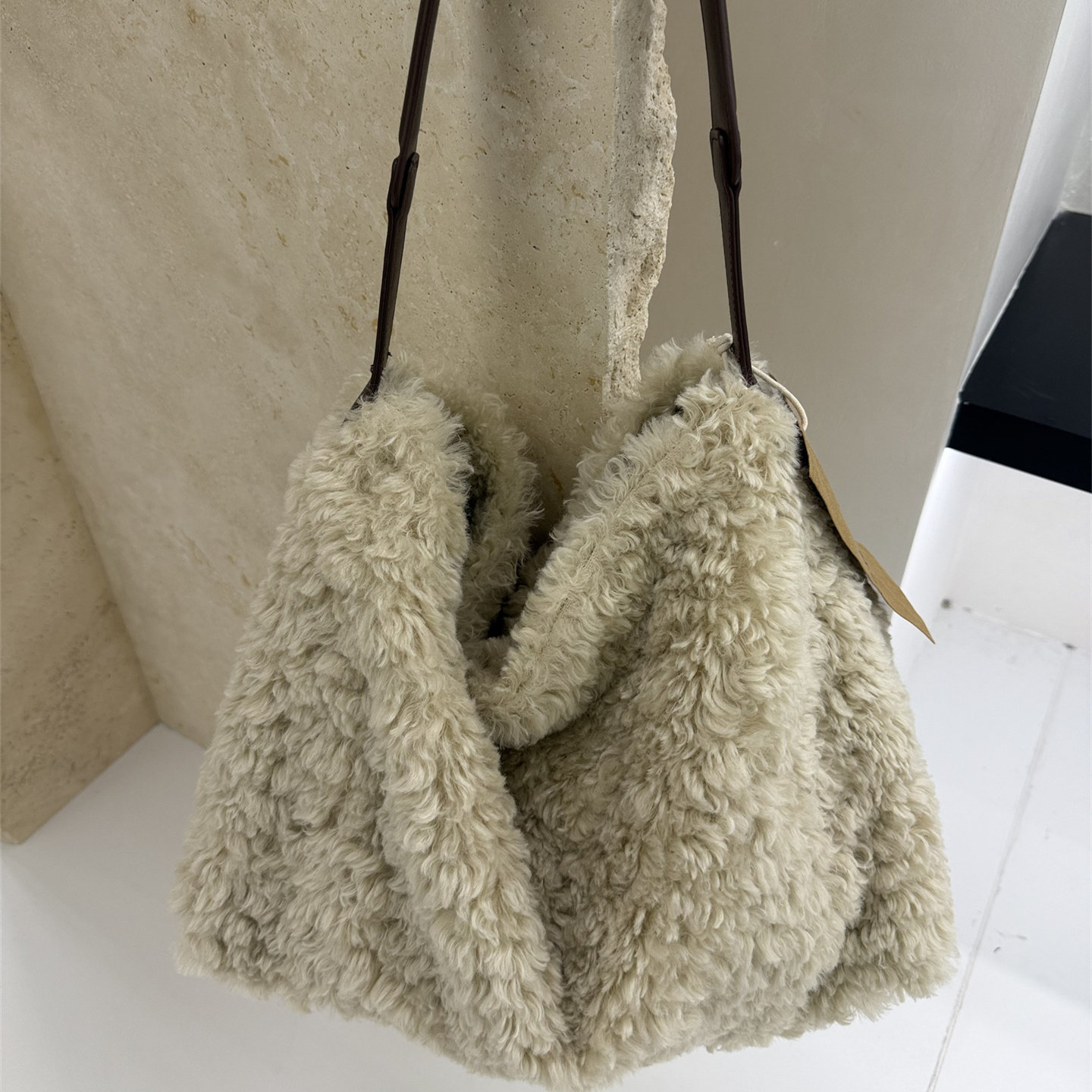 羊羔毛托特包松弛感毛绒单肩包