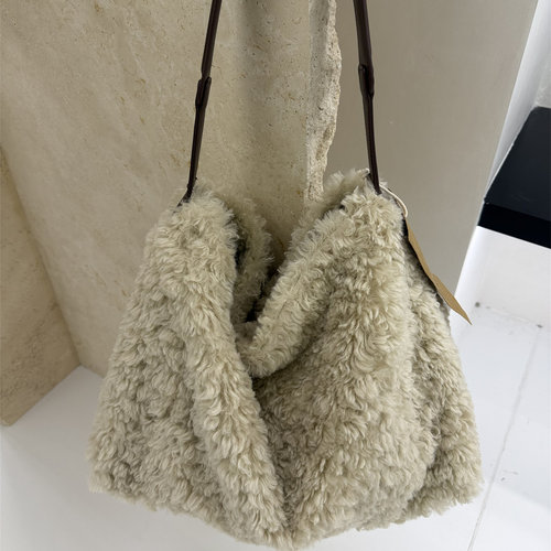 羊羔毛托特包松弛感毛绒单肩包