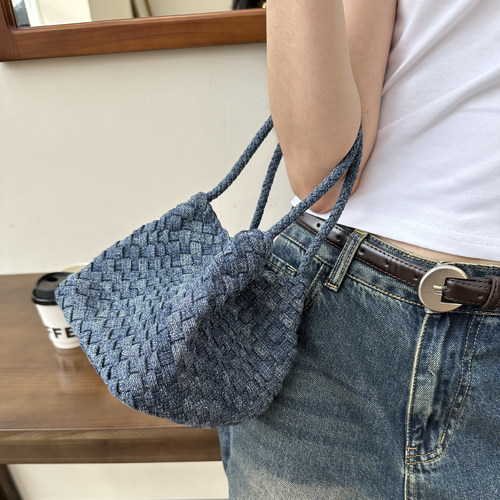 手工编织包牛仔浅蓝菜篮子包