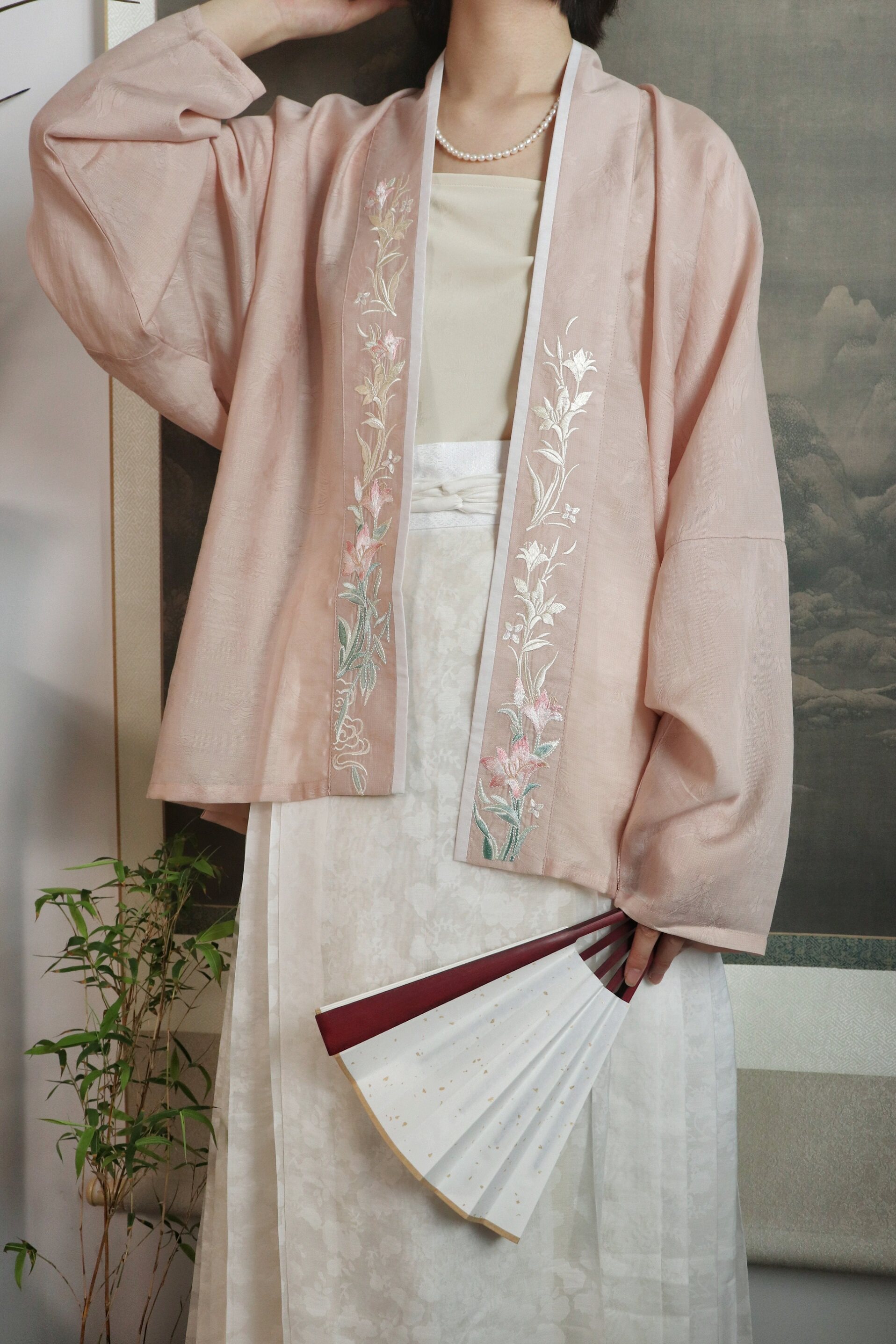 SHANG SHANG ZHE HUAHE 원래 자수 꽃 송나라 스트레이트 칼라 더블 옆을 터놓은 부분 텐셀 자카드 비행기 소매 짧은 셔츠 매일 HANFU