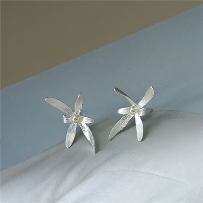 梵灵纯银施家贝珠清冷兰花耳钉