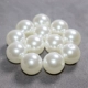 16 перфорированных искусственных жемчужин диаметром 20 мм (белых)