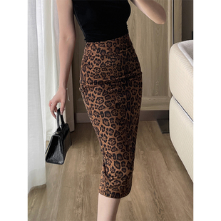 性感豹纹半身裙女春季新款时尚洋气高腰褶皱后开叉修身包臀一步裙