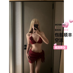 纯欲风显白酒红三角包玫瑰花比基尼三件套分体泳衣女泰国度假沙滩