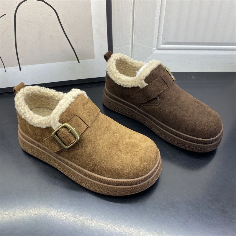 2025年冬季新款真皮女鞋工厂货圆头厚底休闲搭扣装饰保暖勃肯鞋