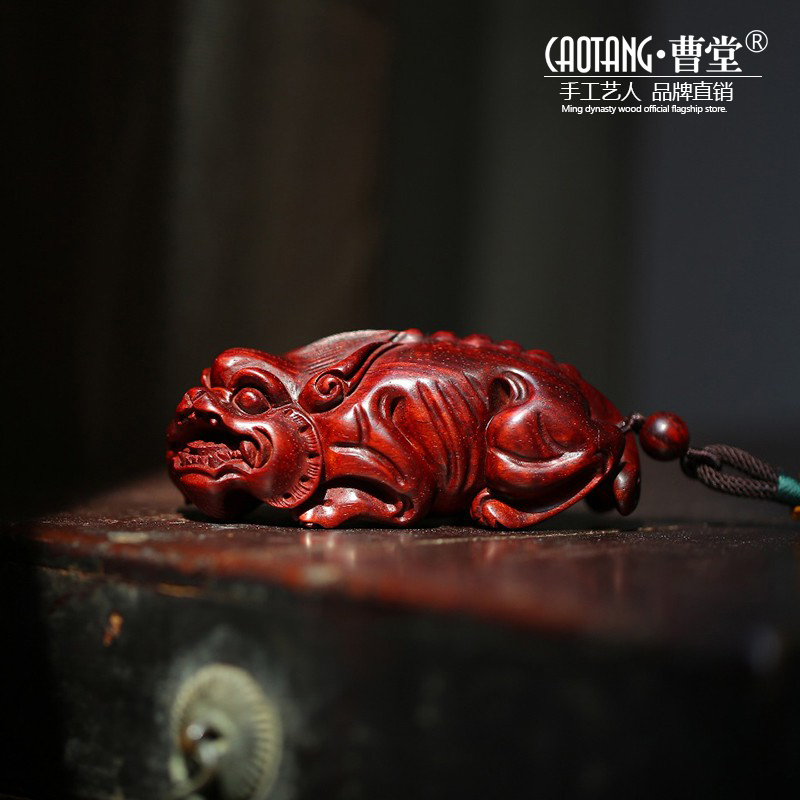 曹堂小叶紫檀招财貔貅手把件