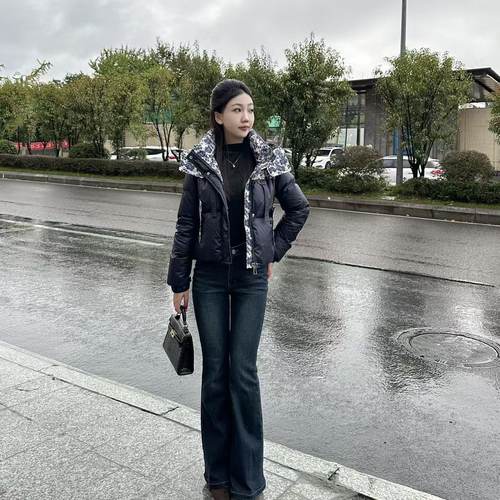 小个子藏青色连帽碎花拼接羽绒服