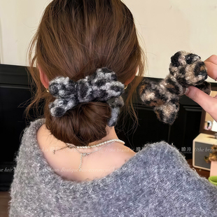 豹纹卷毛边丸子头!秋冬复古卷毛丸子头抓夹大号蝴蝶结高级感发夹