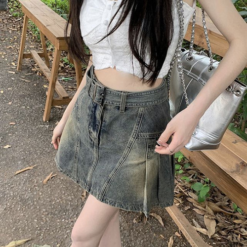 辣妹复古怀旧压褶牛仔短裙2025夏季款设计感高腰显瘦带皮带半身裙