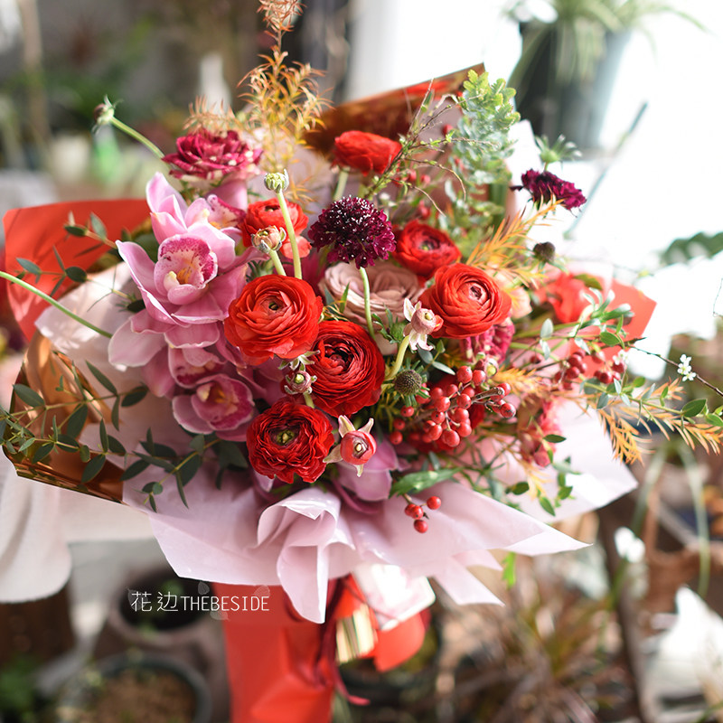 花边THEBESIDE《人见人爱》新年版红色系大花惠兰洋牡丹鲜花花束