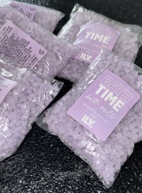 梦幻粗粒浴盐蓝莓香味50g小包装便捷式出口货浴缸洗澡嫩肤去鸡皮
