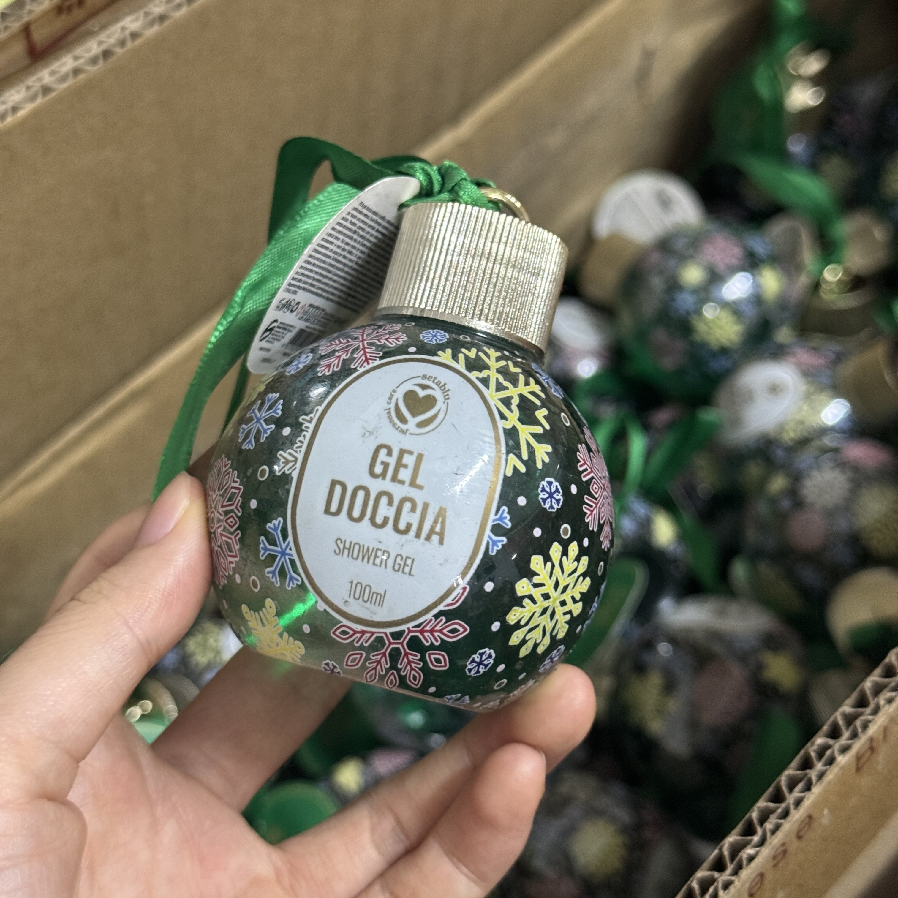 出口意大利圣诞限定雪花球形沐浴露100ml 冷杉木质香节日可挂树
