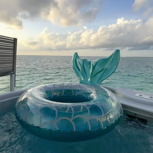 马尔代夫女神拍照游泳圈