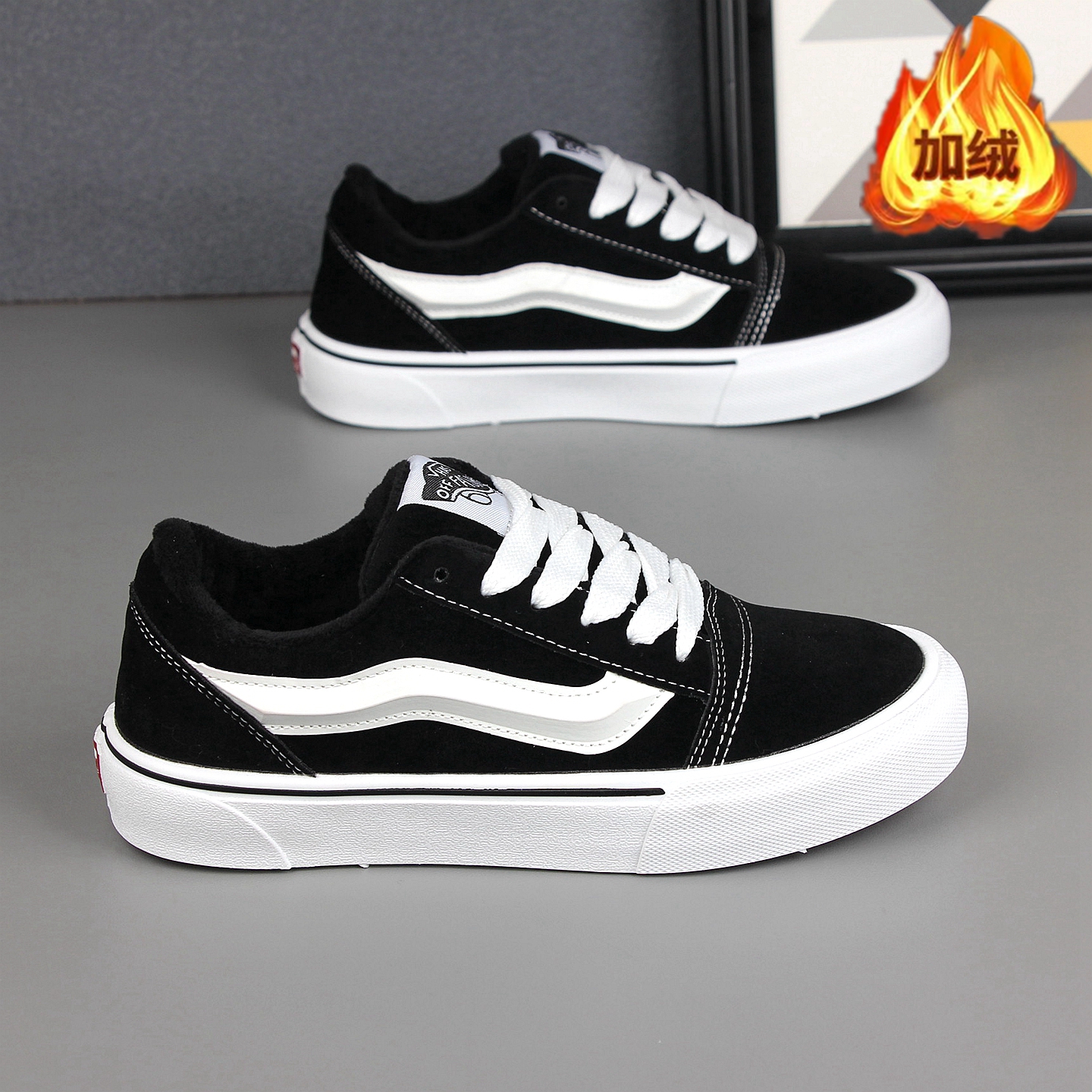 黑色鞋子男鞋秋冬情侣男士休闲鞋 新款加绒面包鞋潮流运动板鞋女