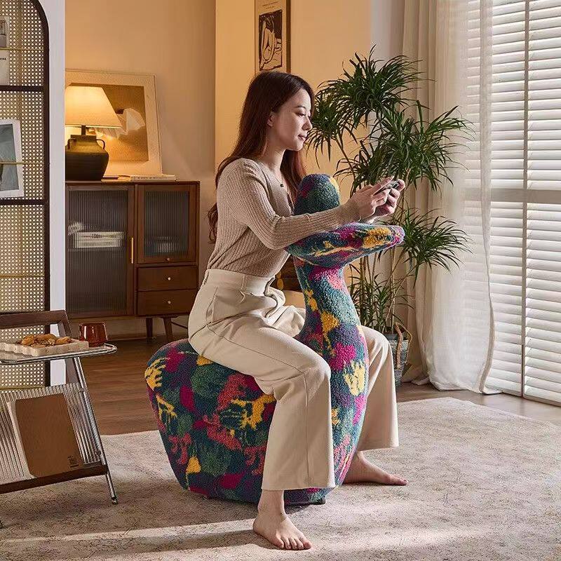 溜溜鸭凳子万向滑轮可爱唐老鸭椅子休闲移动化妆椅换鞋凳客厅摆件