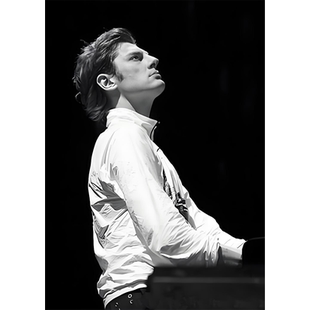 马克西姆高清海报订制音乐歌手写真挂画相纸钢琴家手势 Gestures