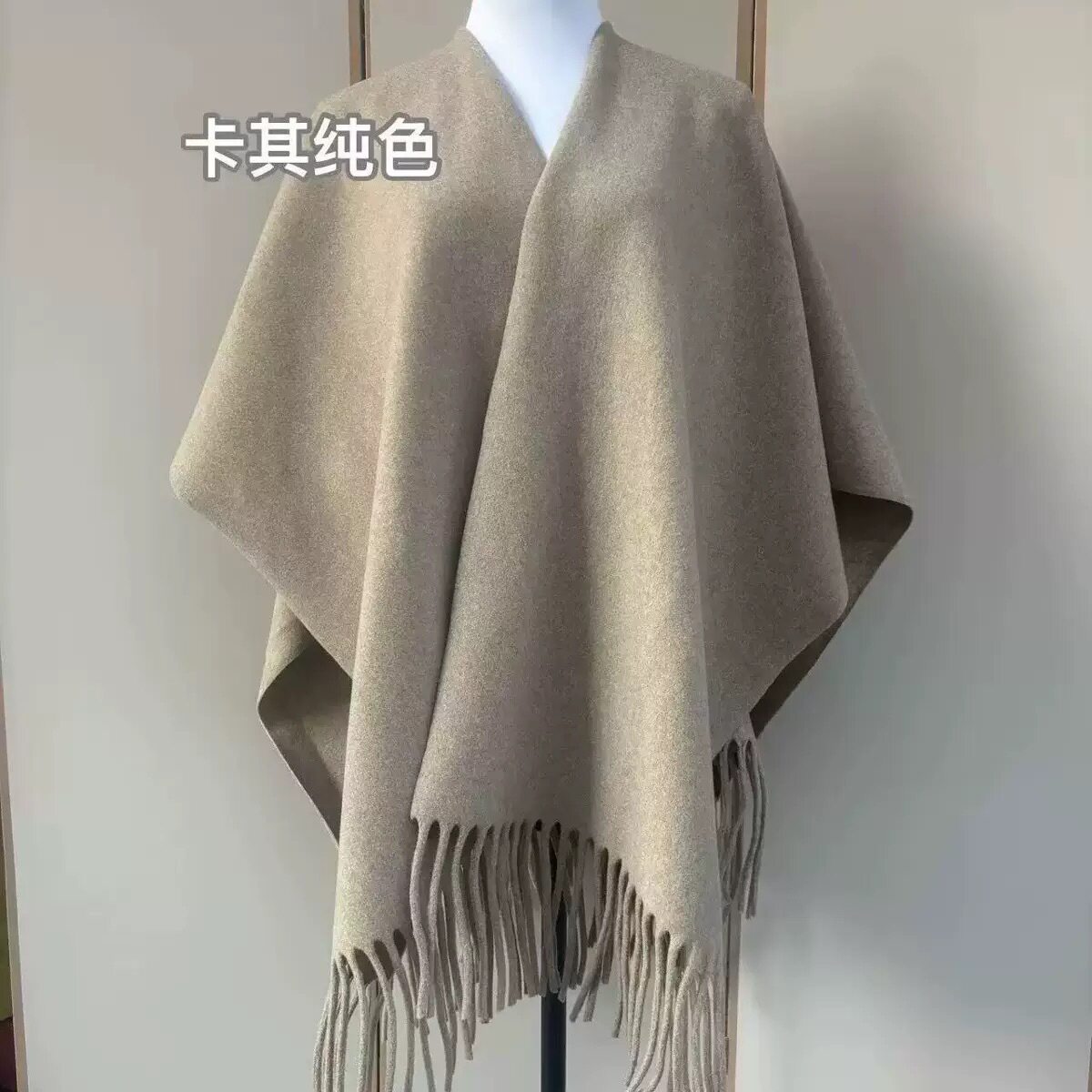 新款女士百搭纯色加厚流苏保暖大披肩秋冬高级感厚款简约提花斗篷