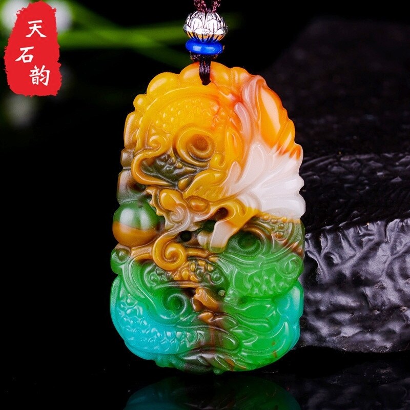 新疆金丝玉彩玉鸡血玉飘花龙牌吊坠七彩玛瑙生肖龙牌男女玉石挂件