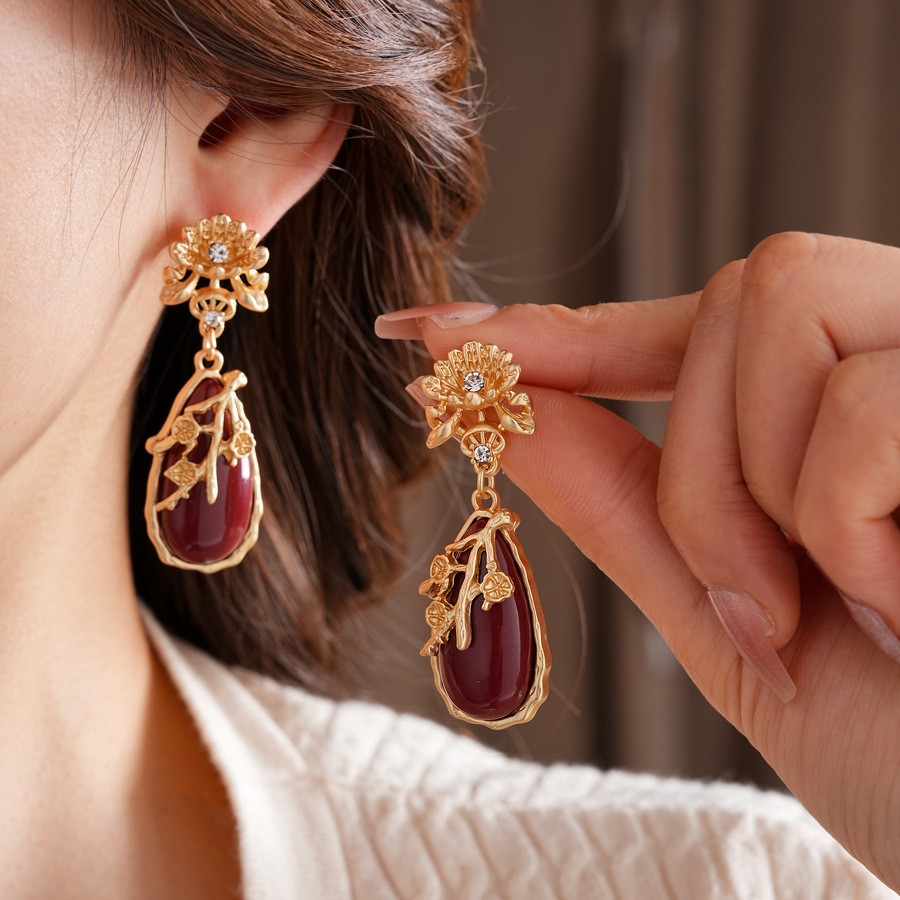 轻奢花朵水滴形耳环女金色镶钻