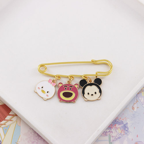 可爱滴油维尼小熊胸针卡