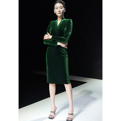 修身显瘦丝绒包臀小黑裙