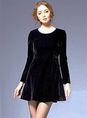 金丝绒连衣裙女2023新款春秋大码短裙气质法式圆领收腰赫本小黑裙