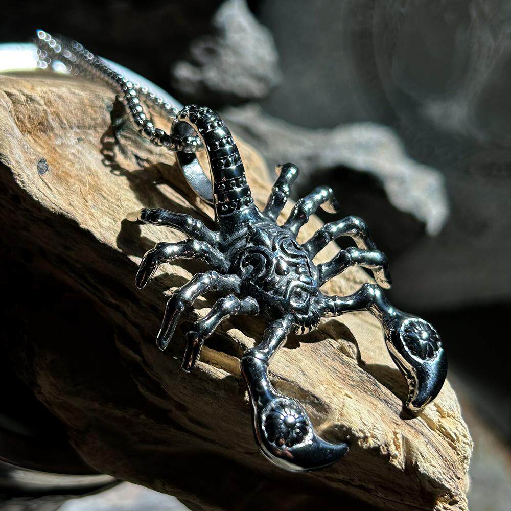 霸气蝎子王吊坠项链帅气男款潮朋克个性时尚潮流嘻哈挂件钛钢饰品