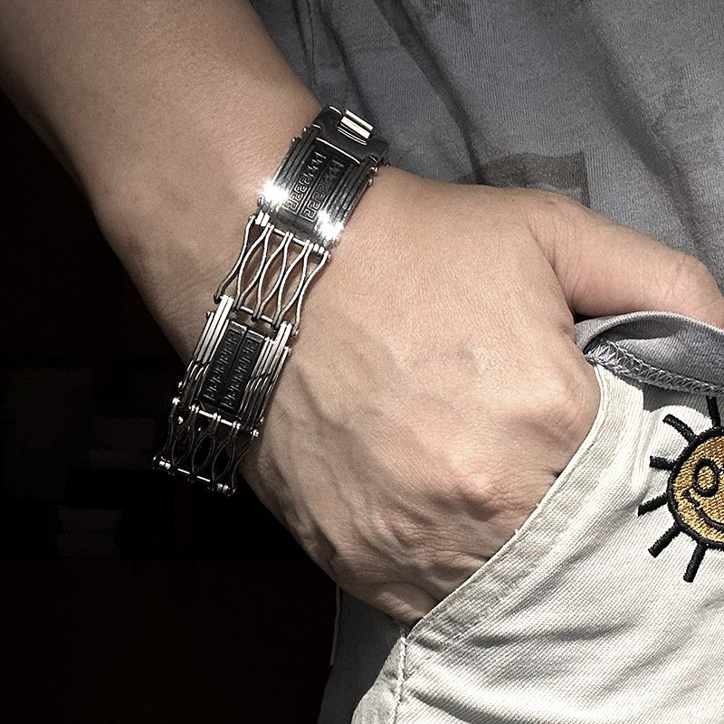 韩版个性黑白双色钛钢手链男士百搭时尚前卫潮流饰品高级感手饰