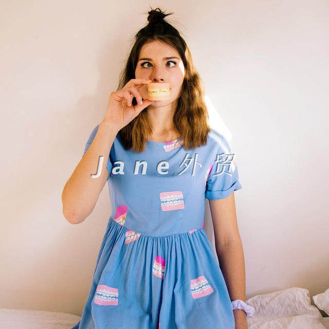 lazyoaf英国品牌蓝色印花高腰修身凉爽粘胶大裙摆A字短袖女连衣裙