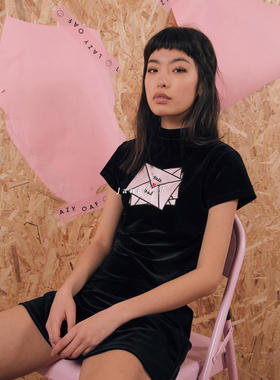 lazy oaf女夏新款时尚小黑裙爱心信封丝绒小高领黑色短袖连衣裙