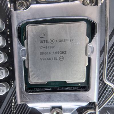议价i7-9700F   CPU     还在板上适用