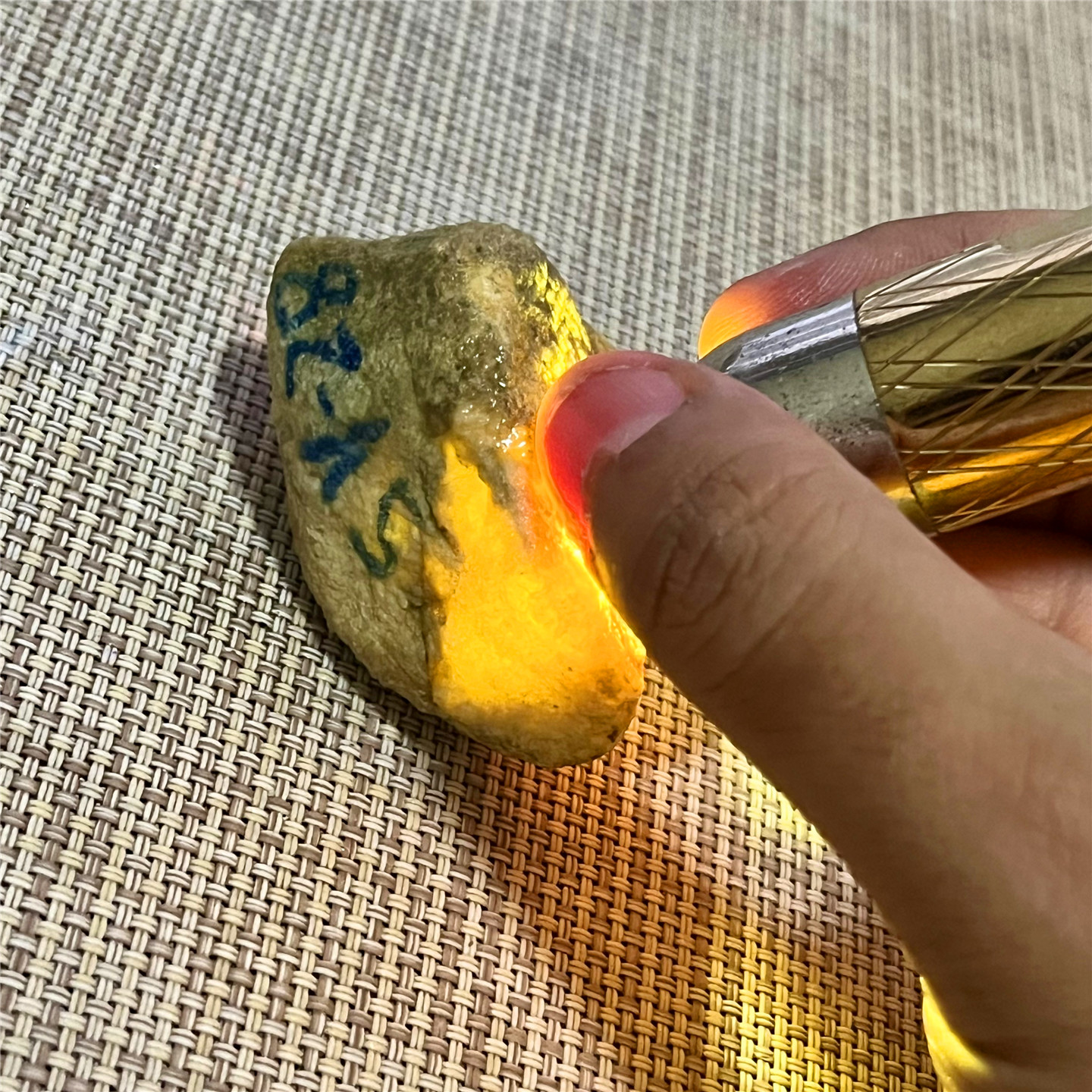 天然老坑翡翠玉石莫西沙脱沙冰料
