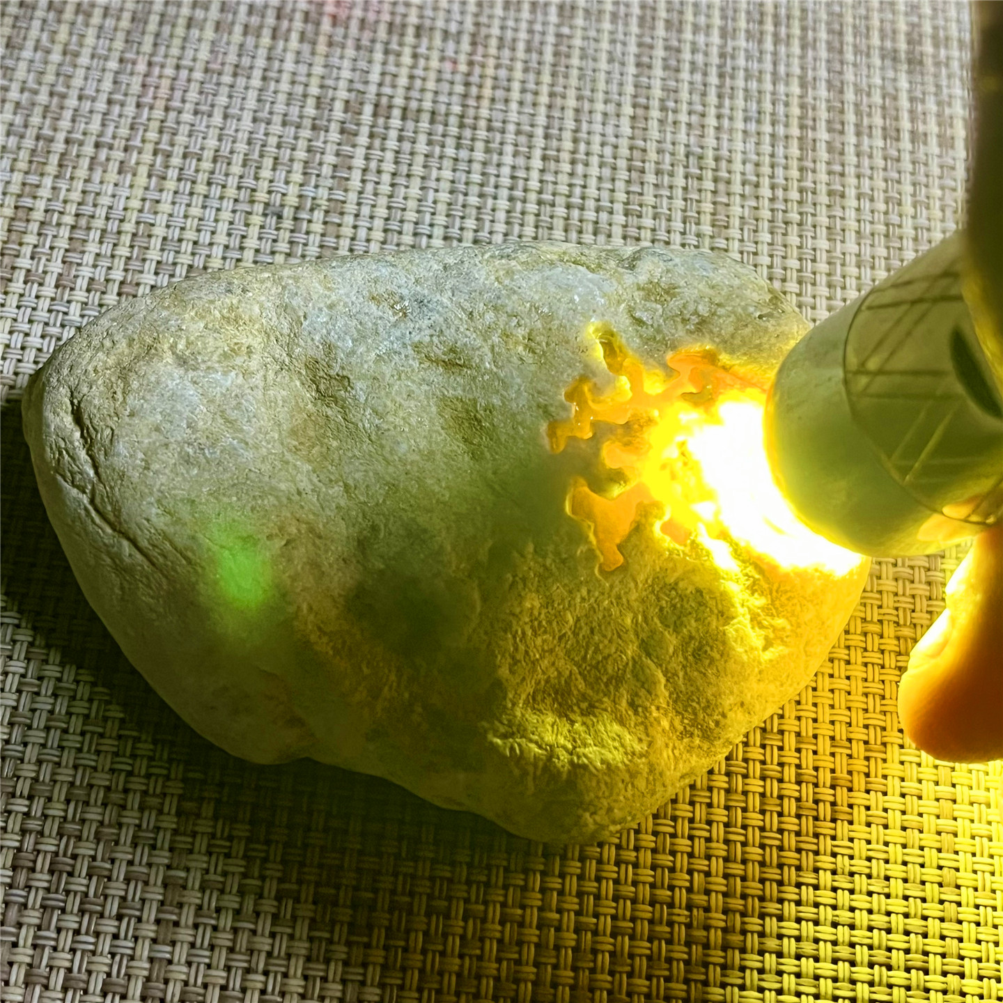 翡翠原石玉石毛料大马坎满黄表现