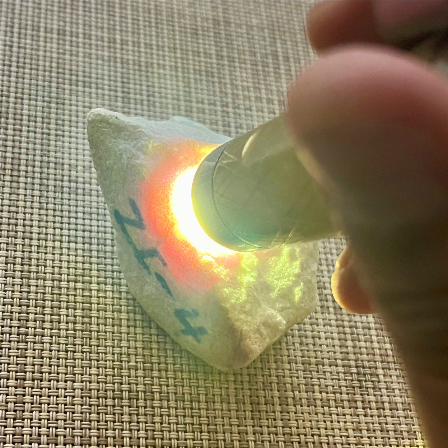 翡翠原石玉石毛料木那敞口风化老断口种水化开春色表现牌子挂件料