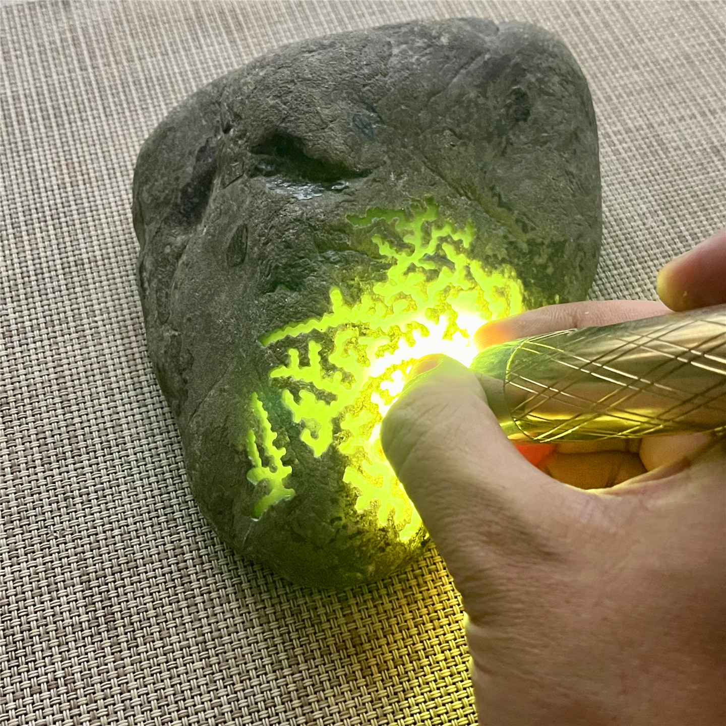 翡翠原石玉石毛料后江冰底手镯料